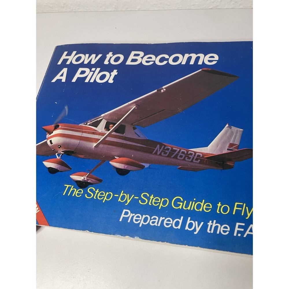 How to Become A Pilot: The Step-by-Step Guide to Flying - Paperback - GOOD